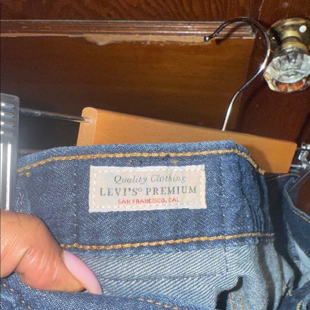 SOLD - Levi’s Women’s Baggy “Dad” Jeans – Deep Rinse – Size 32 x 34 – Worn Once - Picture 3 of 15
